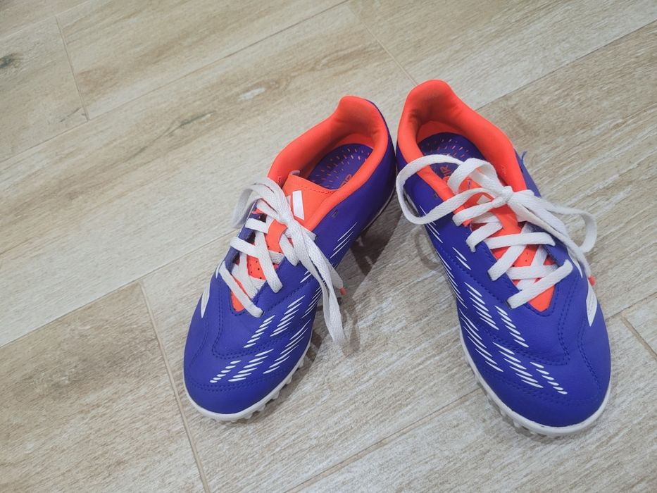 Футболни обувки-стоножки Adidas Predator