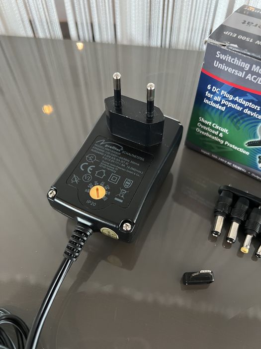 Adaptpr universal AC/DC cu 6 mufe