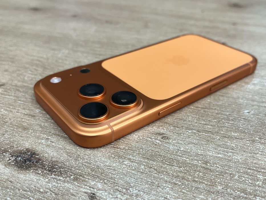 iPhone 17 Pro Cosmic Orange 256GB Гаранция 11 Цикъла