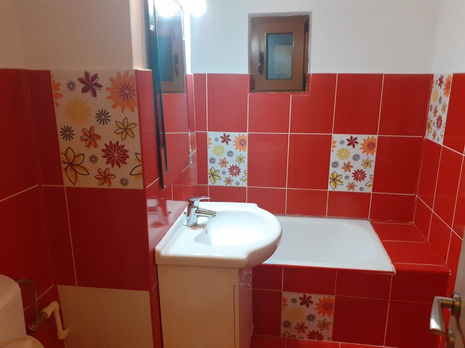 Închiriez apartament