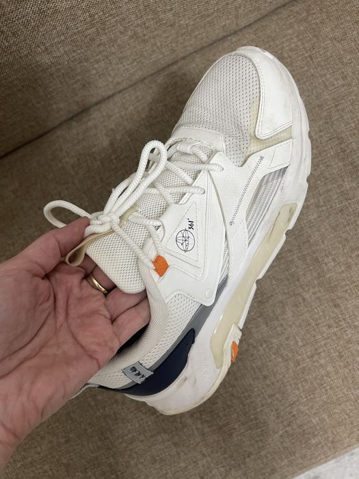 Легкие фирменные кроссовки