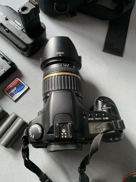 Camera Foto CANON EOS 30D DSLR cu Obiectiv Tamron AF 17-50mm F/2.8, Geanta Grip Doua Baterii