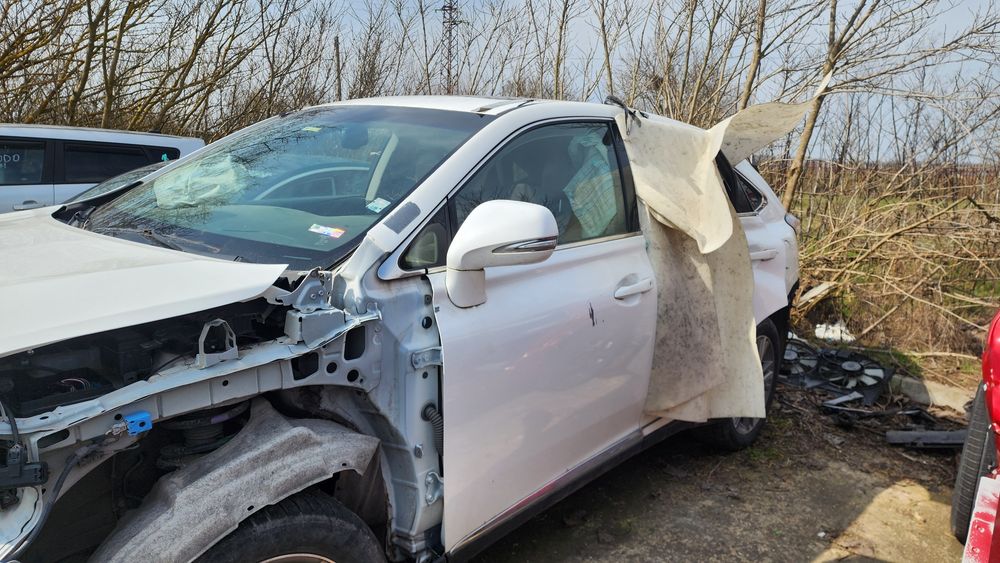 Lexus RX450H на части