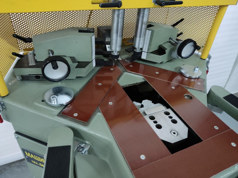 Автоматична ъглонабивна PRESSTA EISELE 2000 с двойна регулируема глава