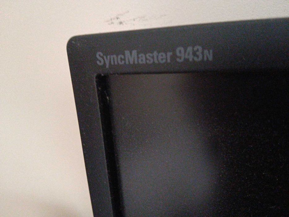 Монитор Samsung 943N