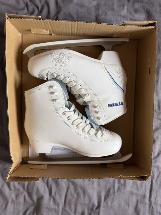 Фигурные коньки новые