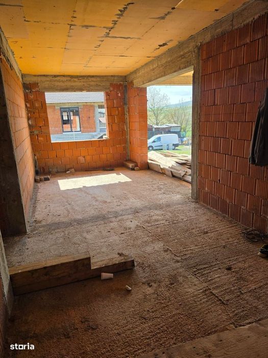 Casă la roșu în localitatea Cheriu