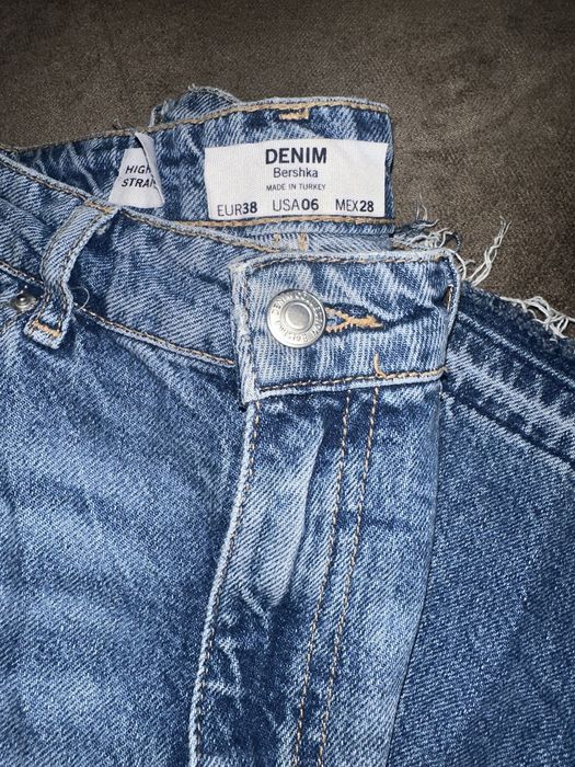 Blugi dama in stare foarte buna,marimea 38 ambele