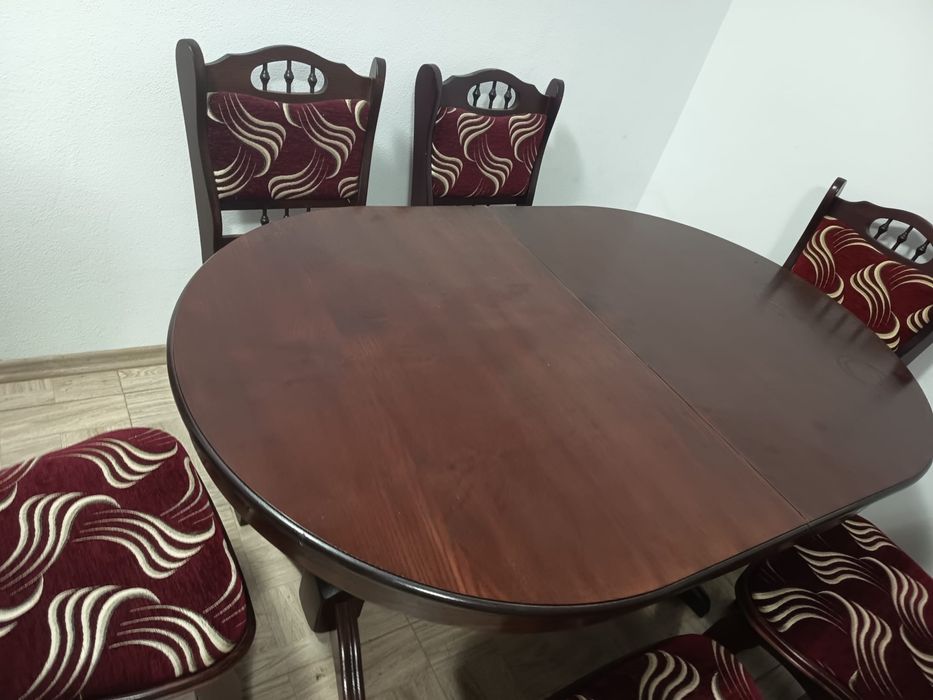 Vând masă cu 6 sacune - nouă