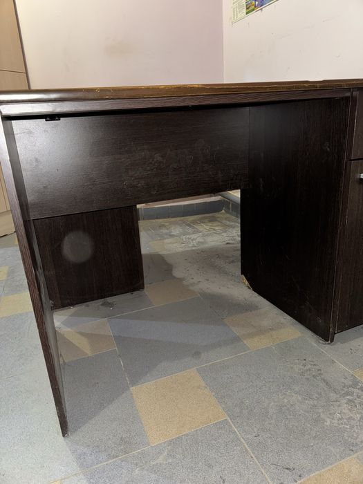 Письменный стол (2 шт.) в отличном состоянии