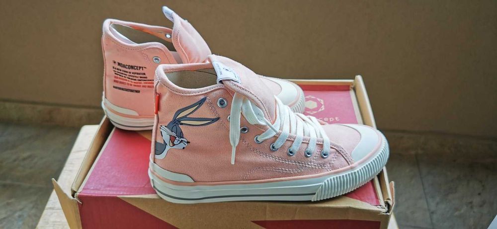 Oригинални дамски кецове MOA MASTER OF ARTS x LOONEY TUNES-38/41 номер