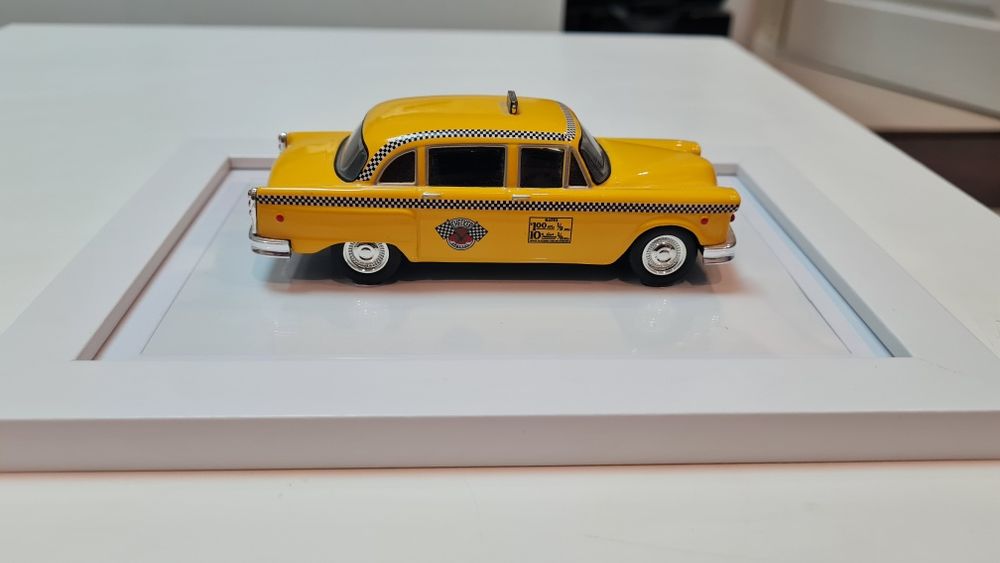Vand tablou macheta Dacia 1300 și Taxi Checker