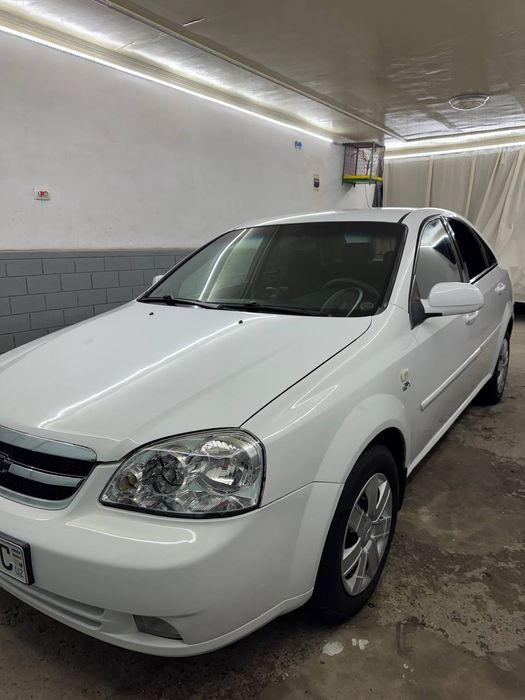 Lacetti 2010 sotiladi