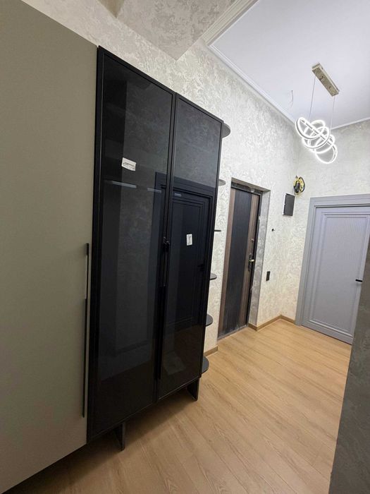 SERGELI Moshina bozorda Kvartira.2 xona 53+53 Terrasa narxi 79000 y.e