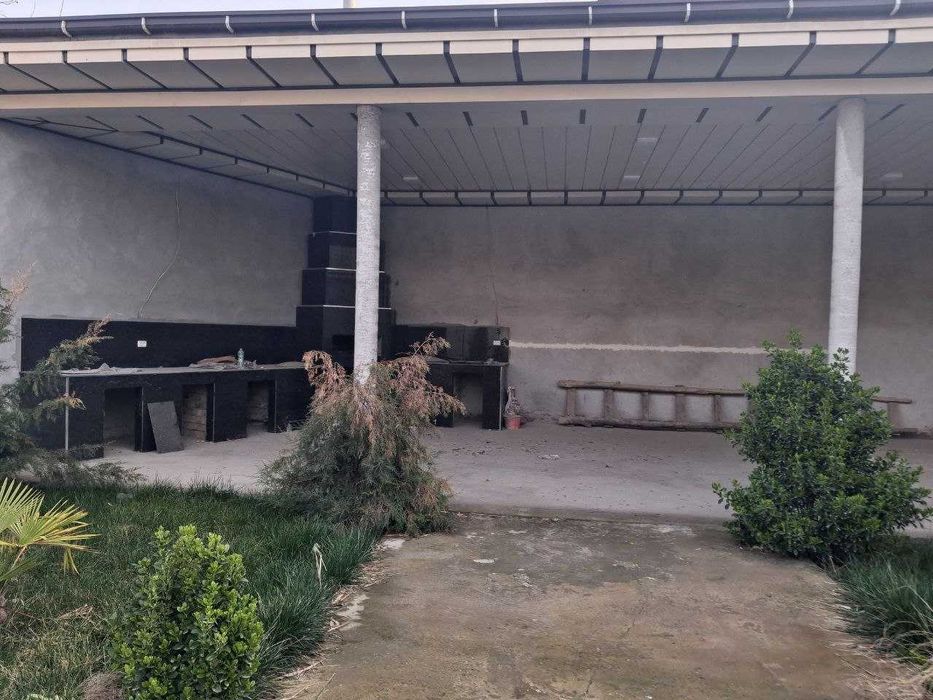 Дустлик худудида жойлашган 20 хонали ховли сотилади