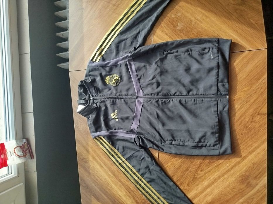 Тренировъчно яке на Реал Мадрид сезон 2019/2020