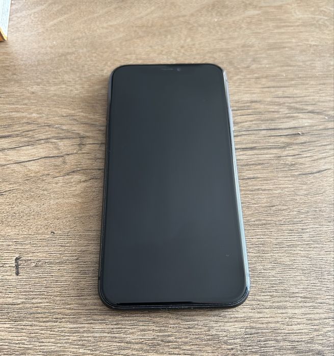 Iphone 11 cu placa de baza defecta