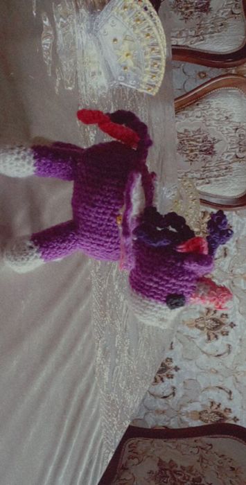 Qo'lda to'qilgan o'yinchoqlar.