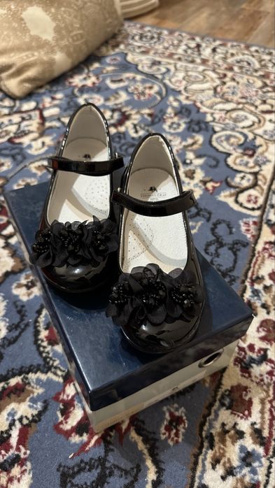 Детские туфли для мальчика и для девочки