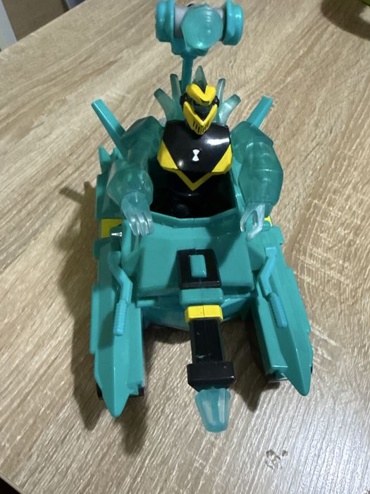 Ben 10 Diamondhead Power Tank с фигурка Diamondhead.