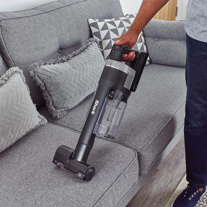 Вертикална прахосмукачка Shark Stratos с 2 батерии