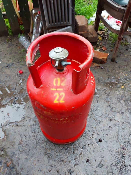 Vînd butelii galbene  și roșii cu gardă!