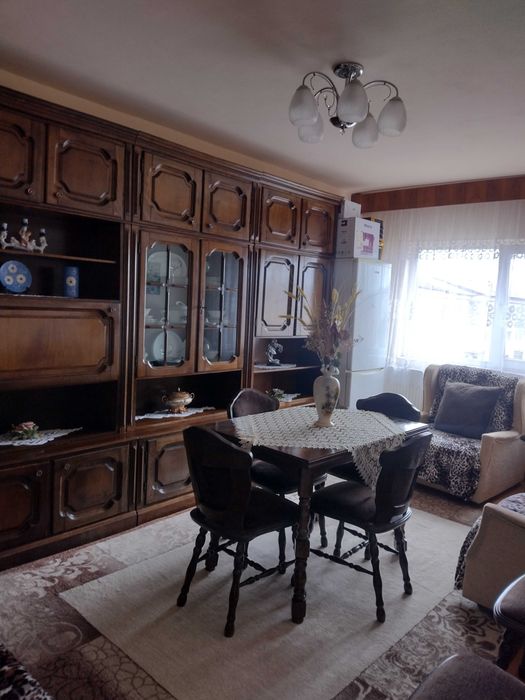 Apartament 3 camere de vanzare