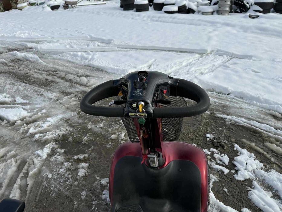 Скутер за трудно подвижни хора или инвалиди