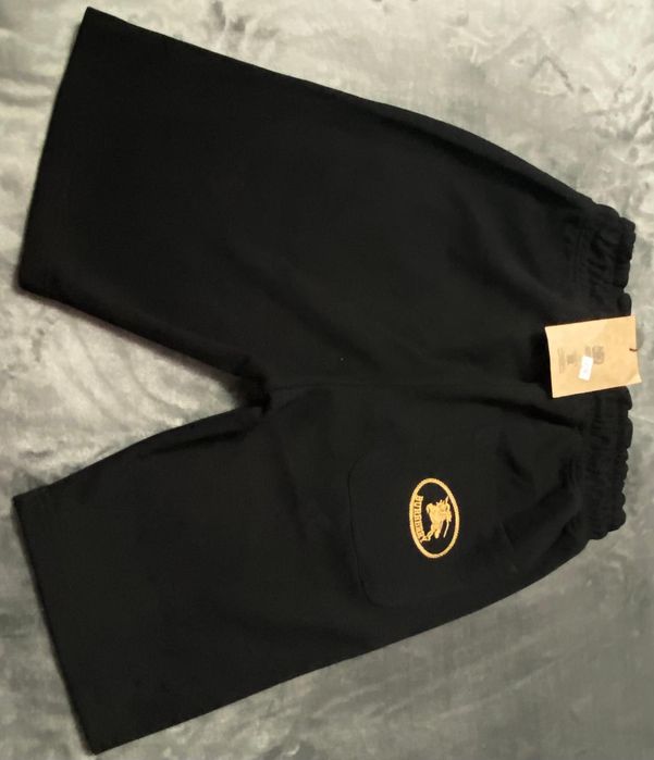 Vând pantalon scurt nou de bărbați Burberry