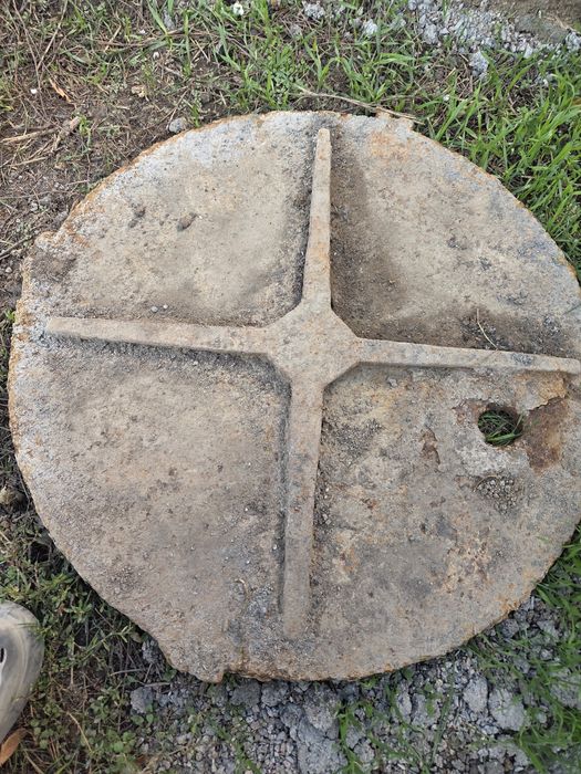 Крышка для канализационного люка