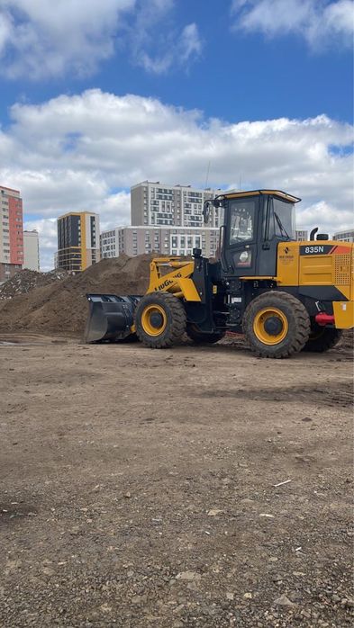 Услуги Фронтального погрузчика, 2 кубовый.