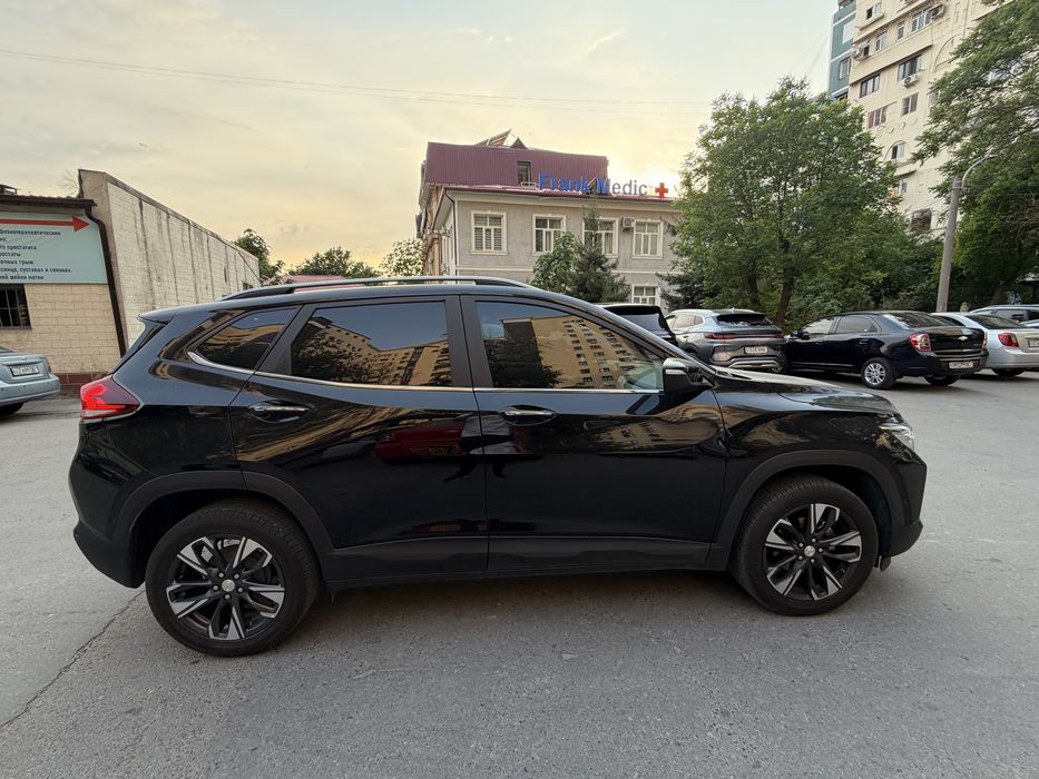 Продается Tracker premier plus 2024