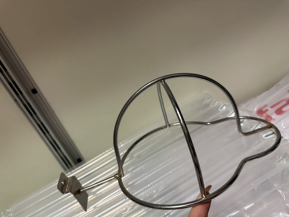 Стойки за шапки