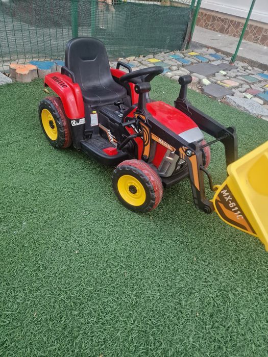 Vând Mașinuța electrica si Tractor electricc - 2-5 ani.