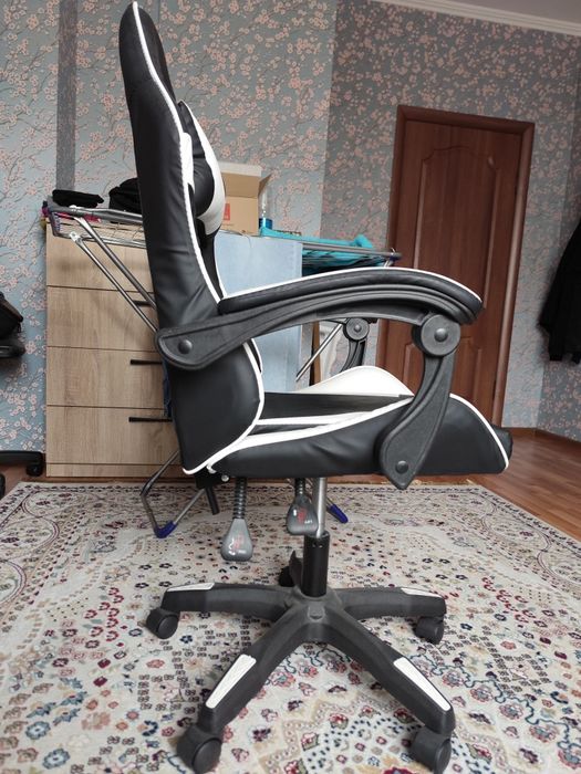 Продаю игровое кресло Xtreon
