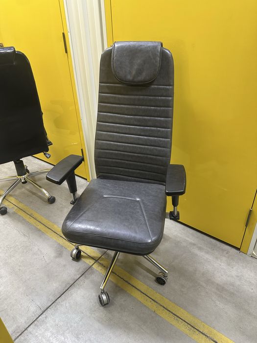 Продам офисные кресла