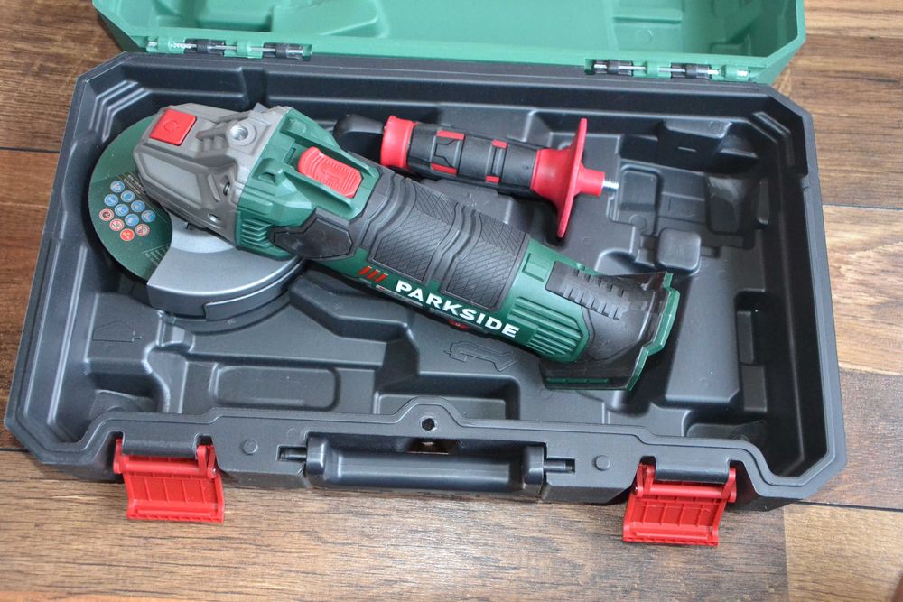 Нов куфар за ъглошлайф