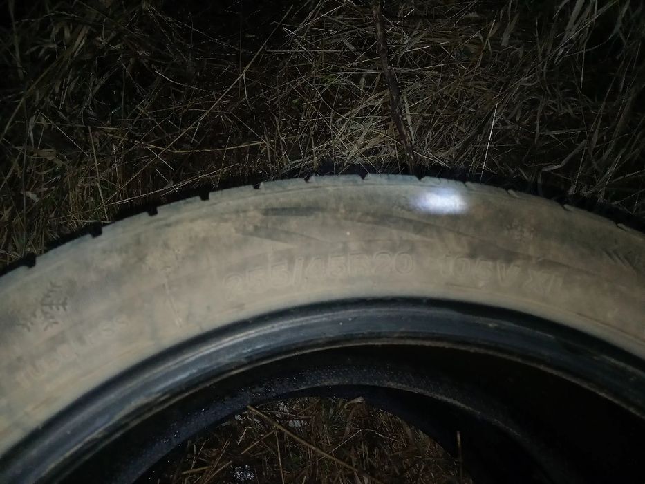 Шины 255/45R20 комплект