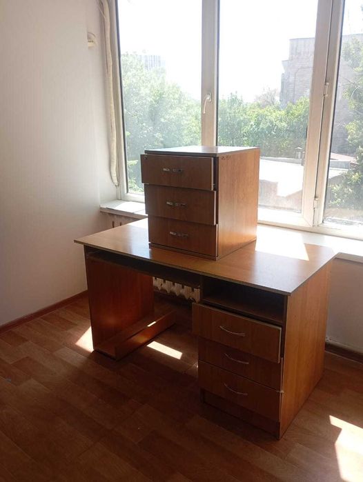 Офисная мебель столы, тумбочки