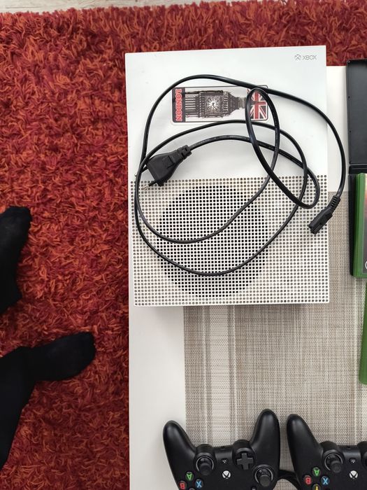 Vand Xbox one S plus toate accesoriile