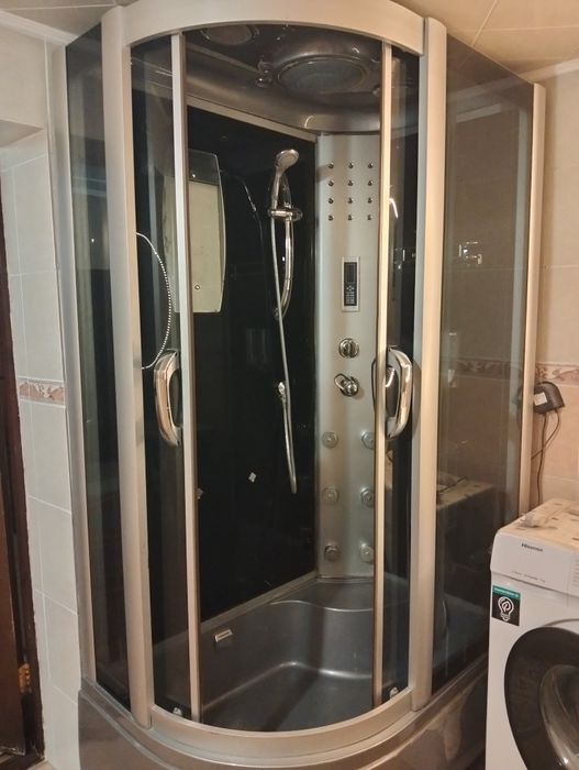 Душевая кабинка.