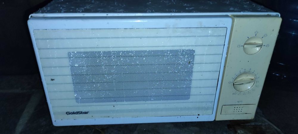 Продавам чиния за микровълнова Golstar