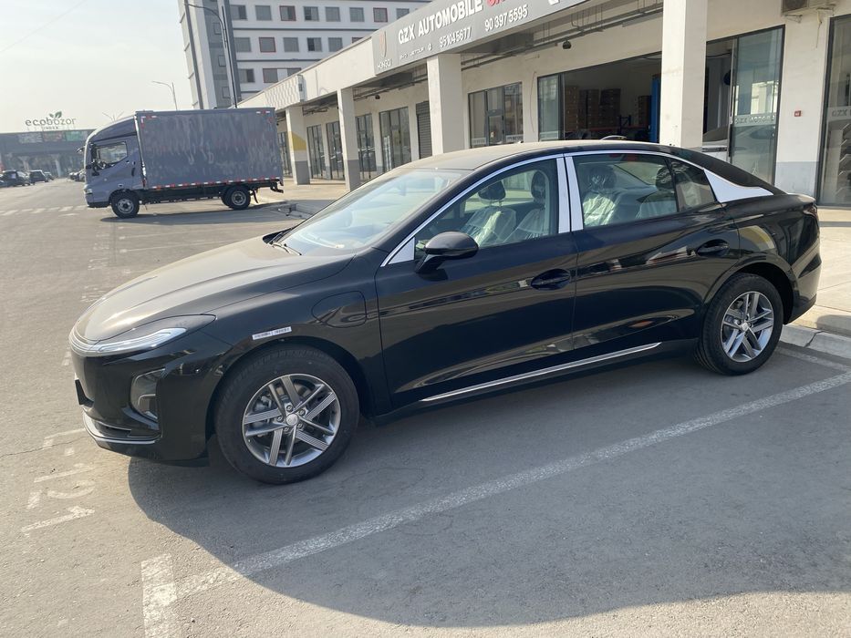 hongqi e-qm5 2025 restyling