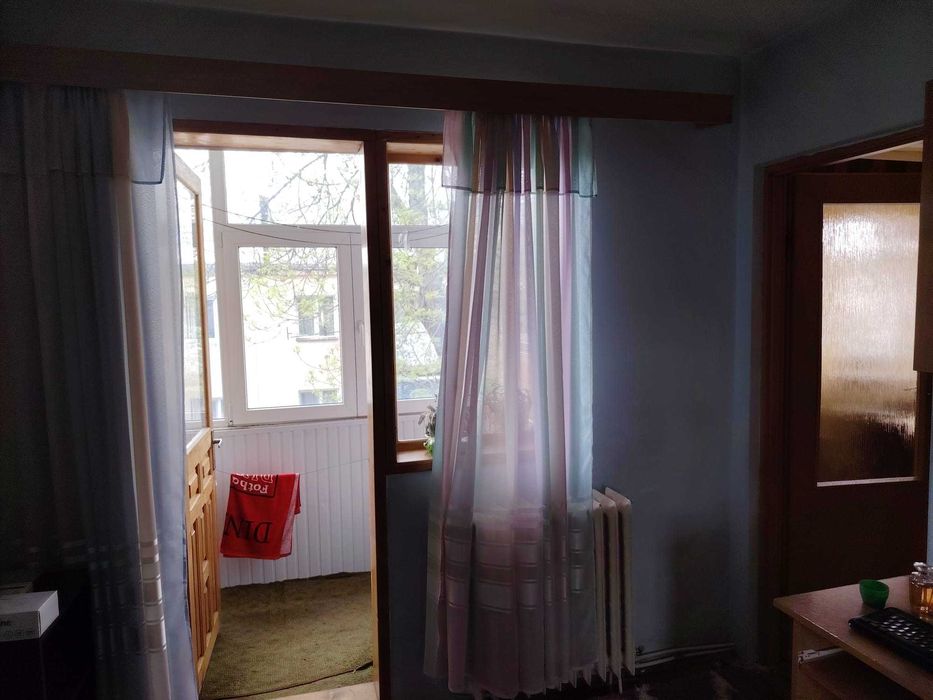 VAnd apartament 3 camere semidecomndat ,et 3. Falticeni , judet Suceava. TEL: 0744709322