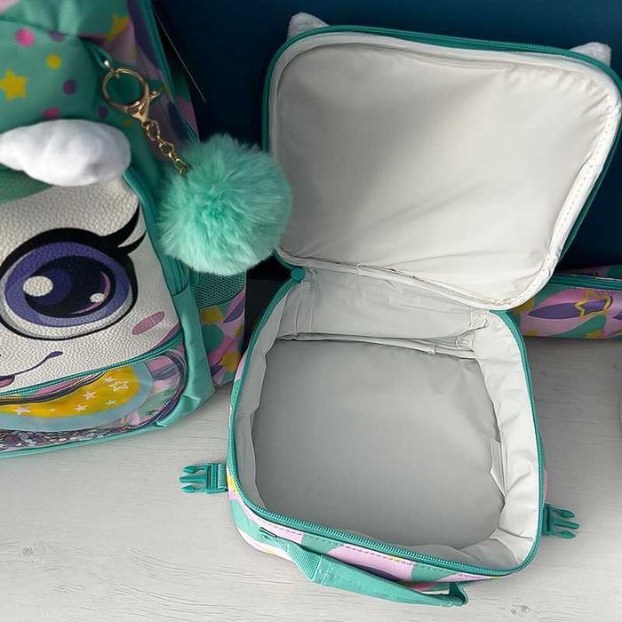 Раница СЕТ ОТ 4 ЧАСТИ: Раница, Чанта за храна, Несесер и Ключодържател