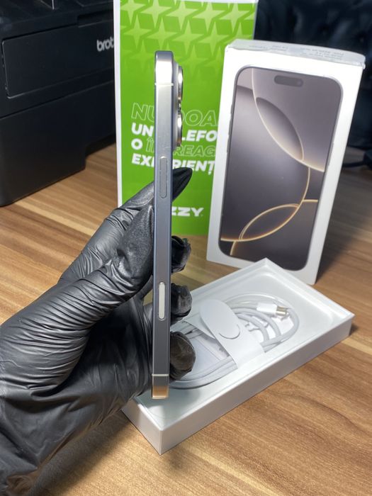 iPhone 16 Pro Max • 256 GB • Natural Titanium