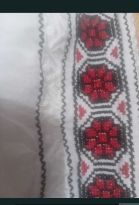 Ie tradițională nouă cu etichetă