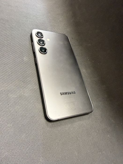 Samsung Galaxy S23 5G 8/128GB / перфектен