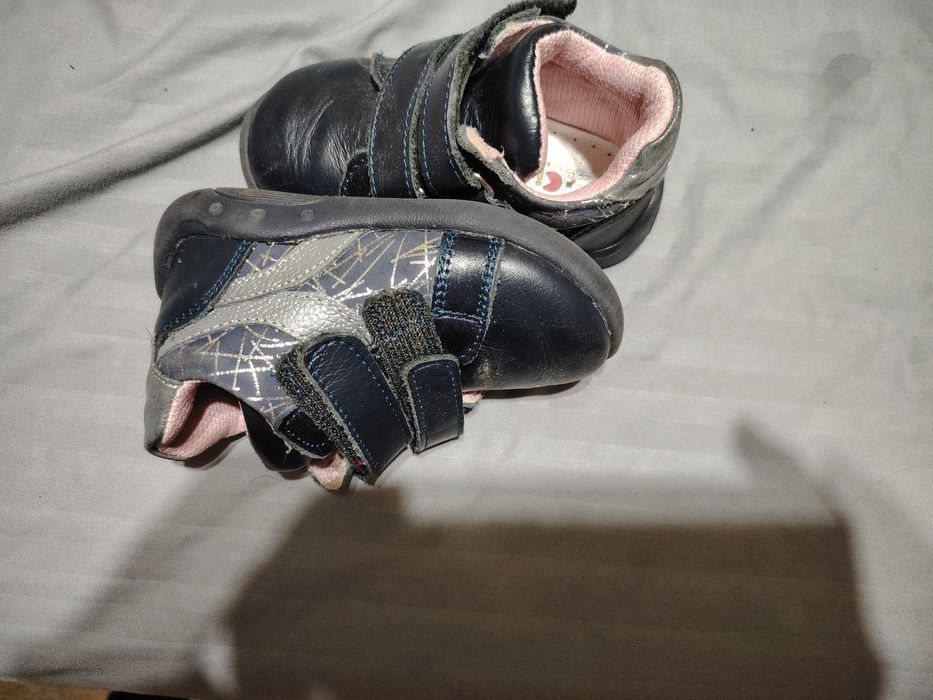 Vând ghetuțe din piele ,. 80 lei