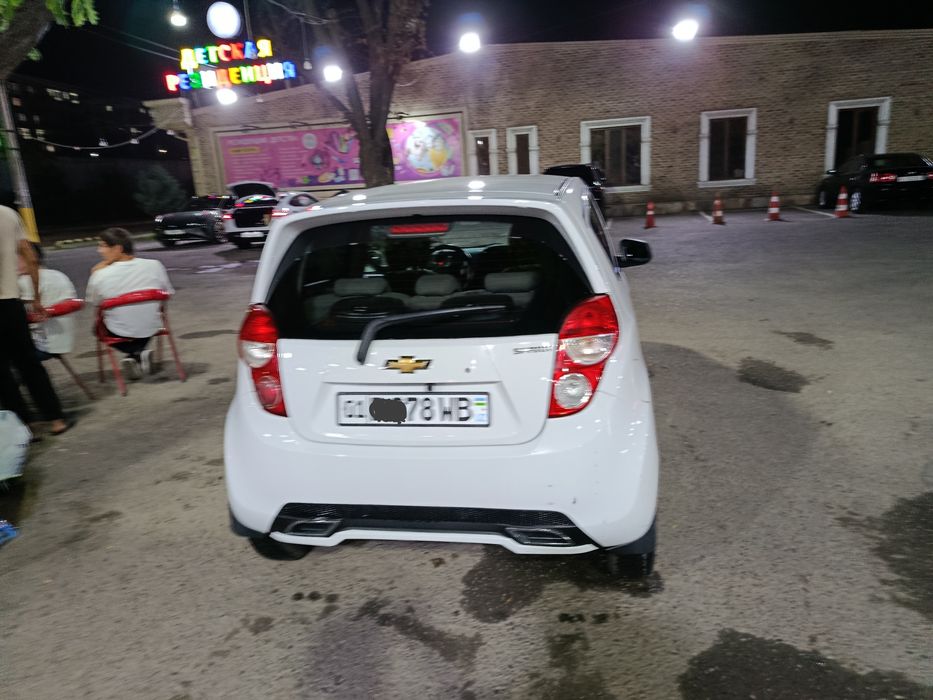 Свой, Chevrolet Spark 2020 г., белый, механика (89 000 км)